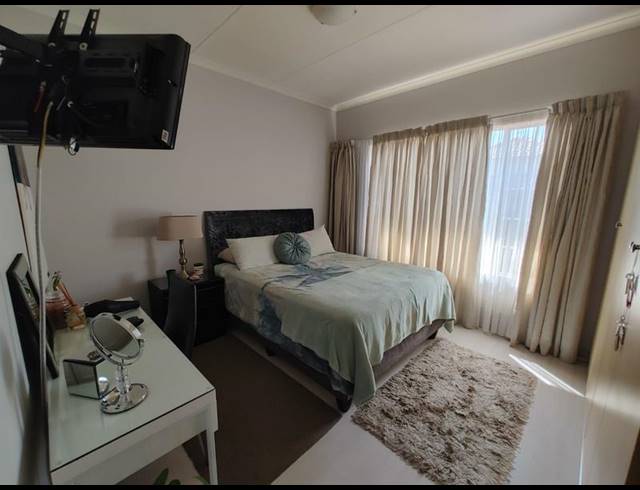 2 BEDROOM PROPERTY TO RENT IN SONNEVELD